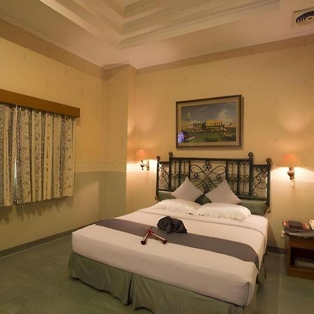 Classic Hotel Jakarta Exterior photo