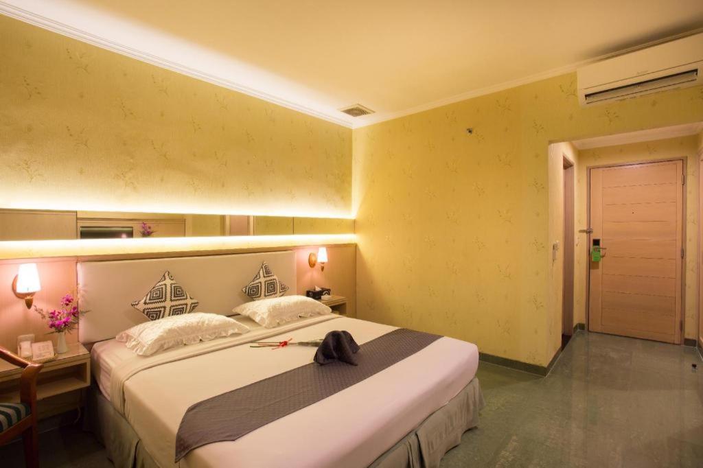 Classic Hotel Jakarta Exterior photo
