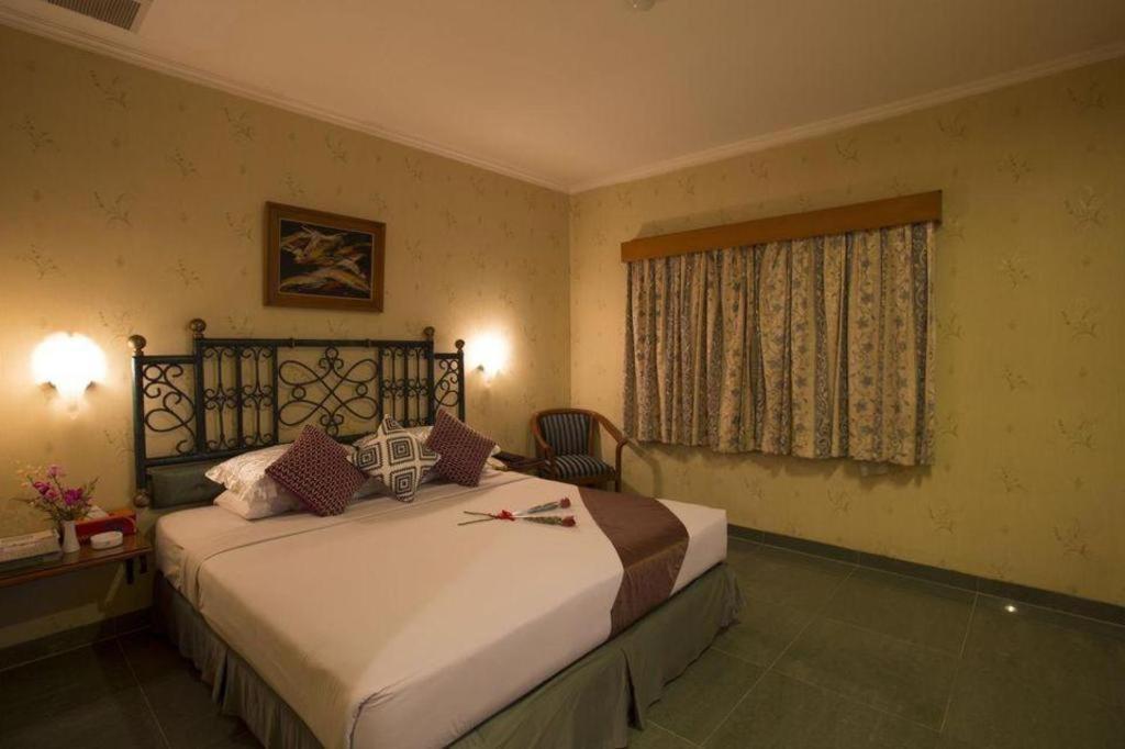Classic Hotel Jakarta Exterior photo