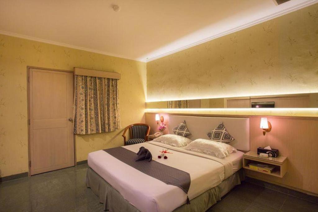 Classic Hotel Jakarta Exterior photo